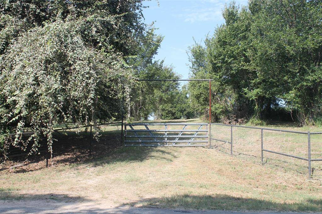 9935 Zion Hill Road, Poolville, TX 76487