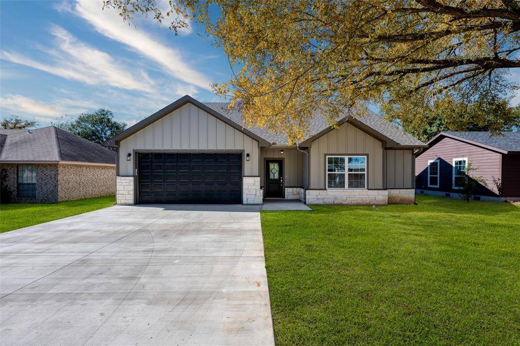 213 Anchor Lane, Gun Barrel City, TX 75156