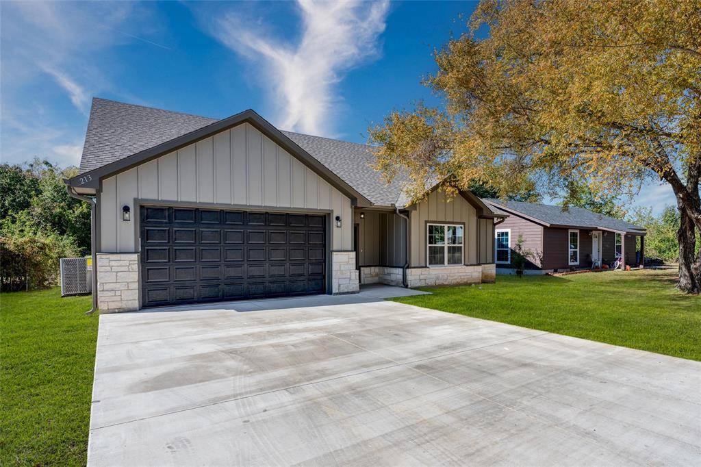 213 Anchor Lane, Gun Barrel City, TX 75156