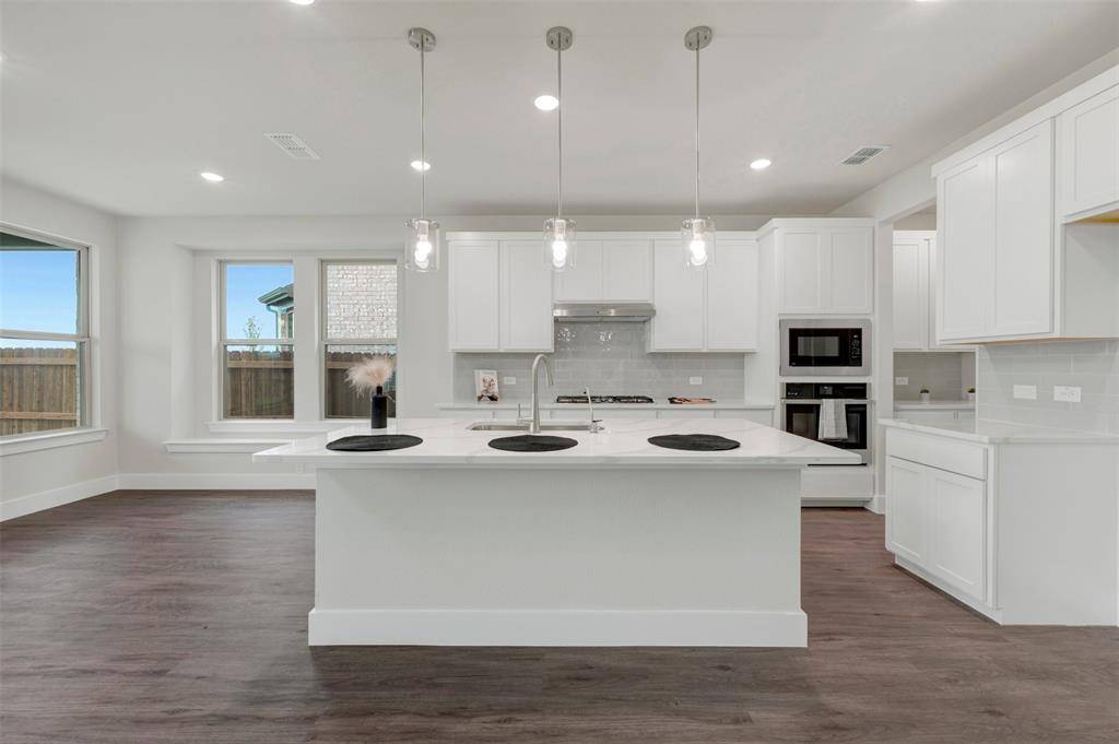 1116 Hitching Post Way, Oak Point, TX 75068