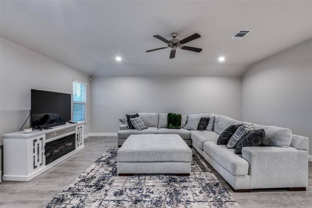1242 Slate Avenue, Cedar Hill, TX 75104