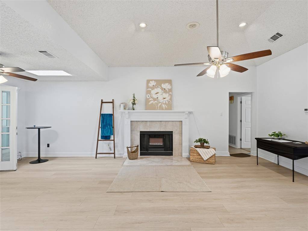 6065 Autumn Hills Drive, Fort Worth, TX 76140