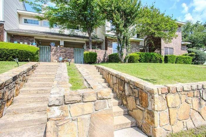 831 Creekside Drive, Lewisville, TX 75067