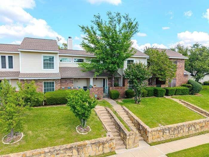 831 Creekside Drive, Lewisville, TX 75067