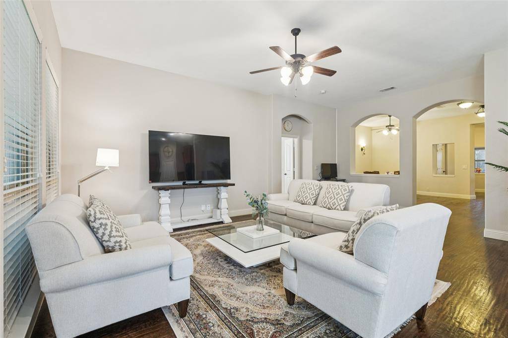 8304 Spitfire Trail, Aubrey, TX 76227