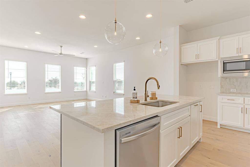 2143 Village Walk Place, Aledo, TX 76008