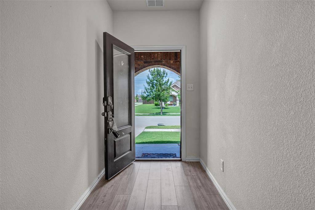 9106 Fall Creek Court, Arlington, TX 76002