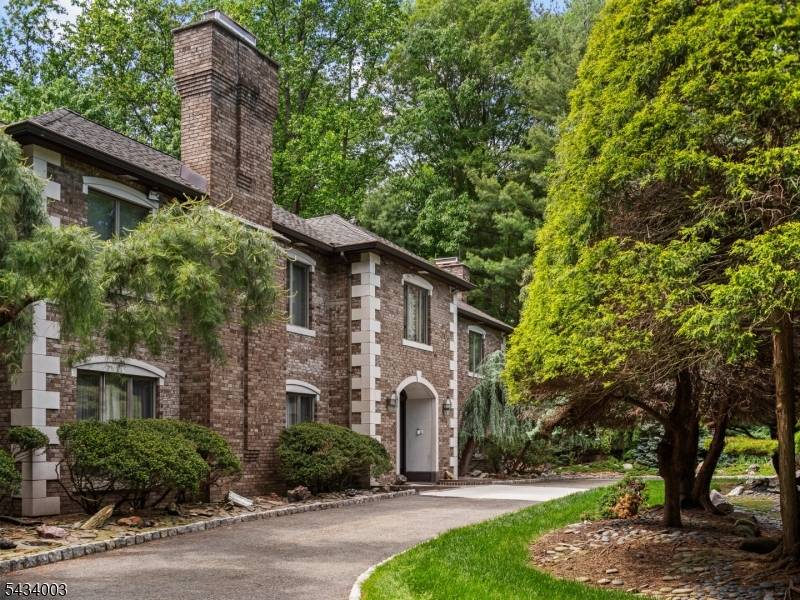 708 Ashmont Rd, Franklin Lakes Boro, NJ 07417