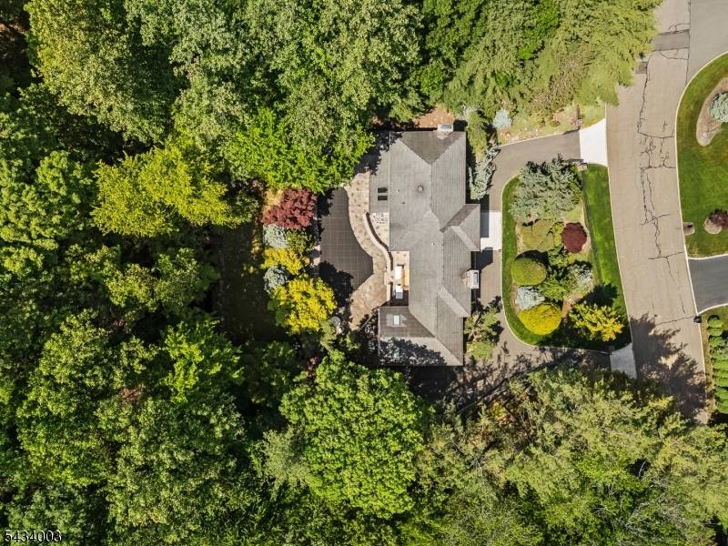 708 Ashmont Rd, Franklin Lakes Boro, NJ 07417