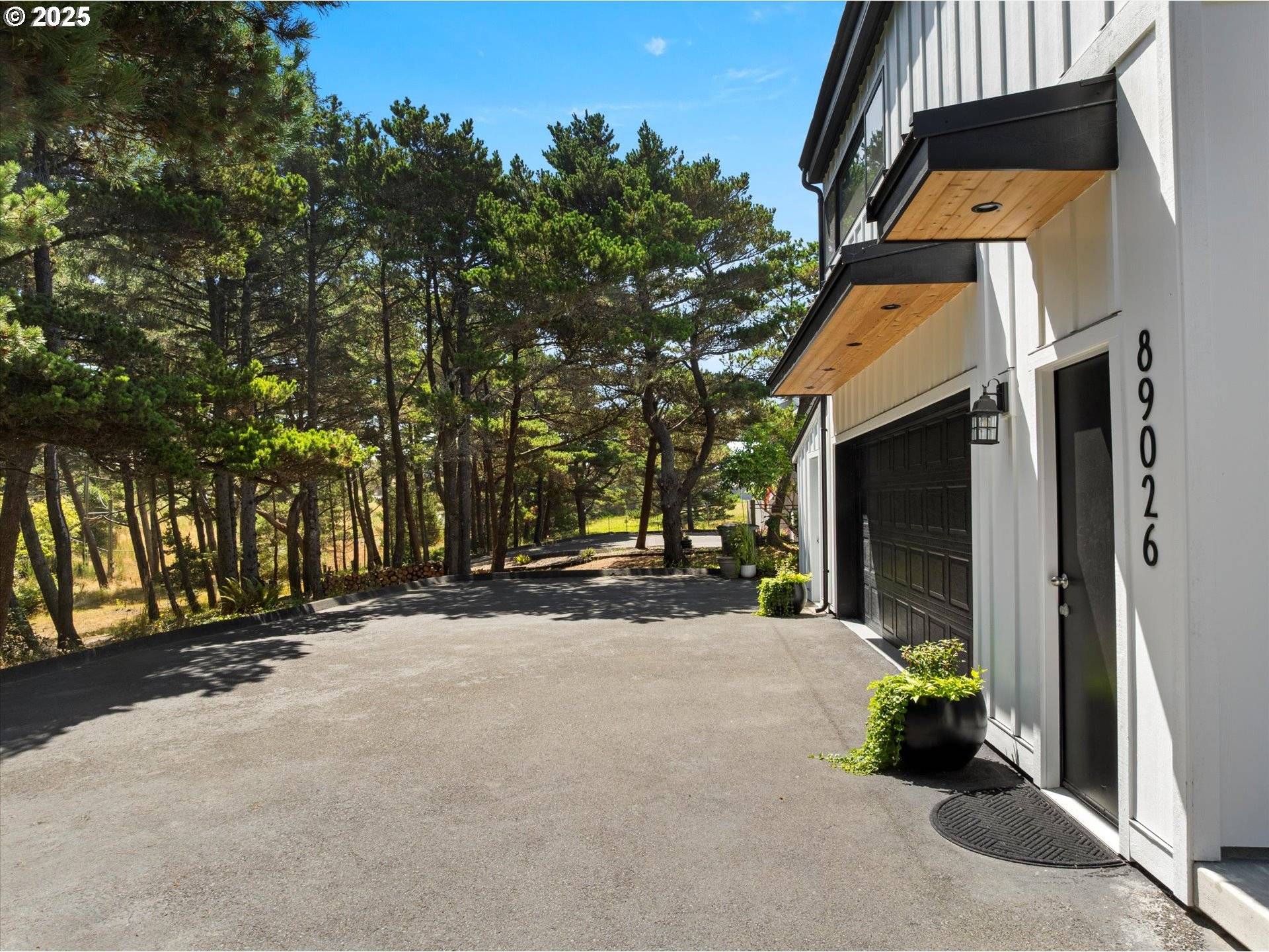 89026 OCEAN DR, Warrenton, OR 97146