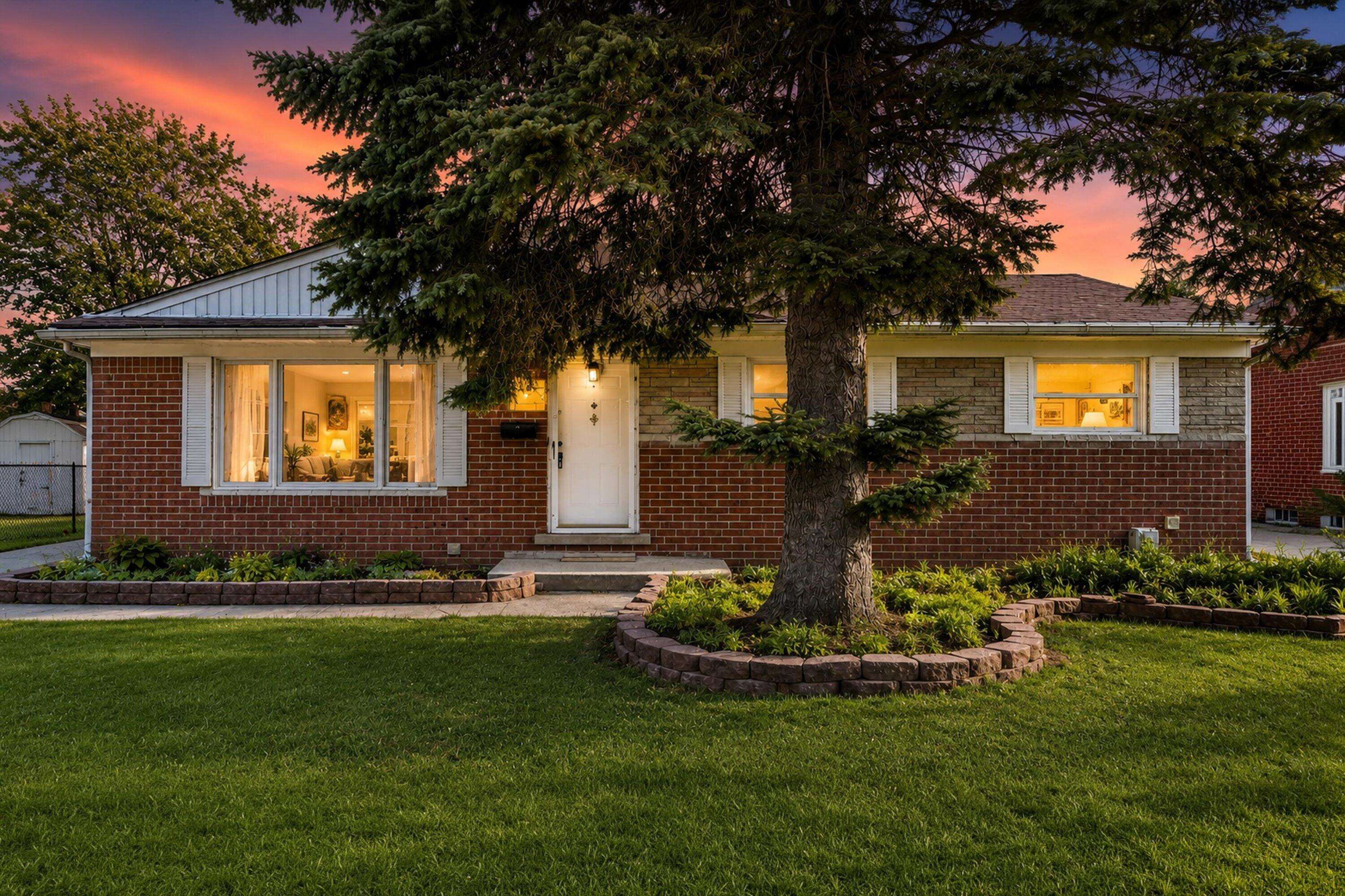 32453 Hiveley ST, Westland, MI 48186