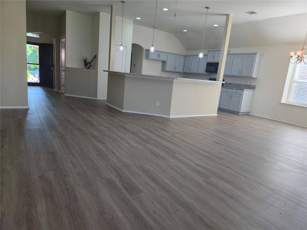 500 Crescent Creek Lane, Fort Worth, TX 76140