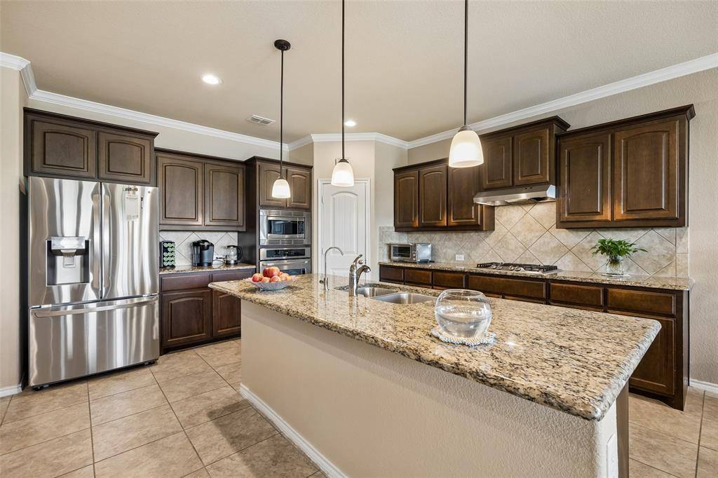 9220 Bronze Meadow Drive, Fort Worth, TX 76131