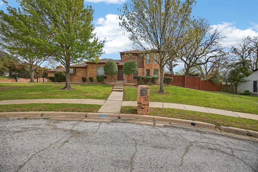 100 Castle Court, Irving, TX 75038
