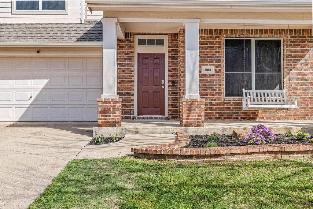 804 Ridge Point Drive, Grand Prairie, TX 75052