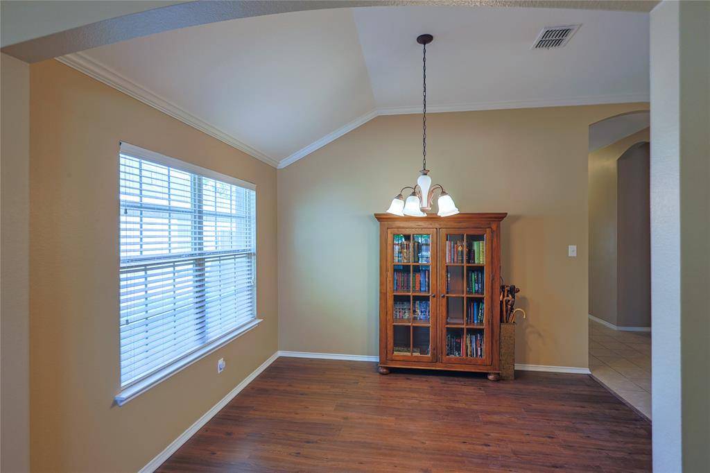 437 Sandy Creek Drive, Fort Worth, TX 76131
