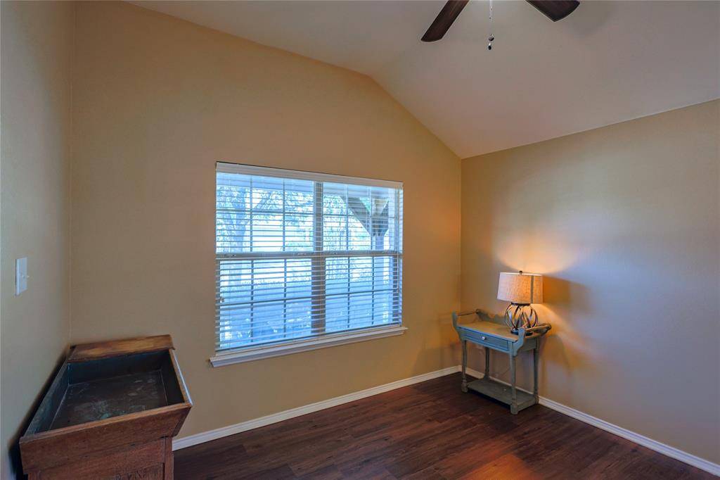 437 Sandy Creek Drive, Fort Worth, TX 76131
