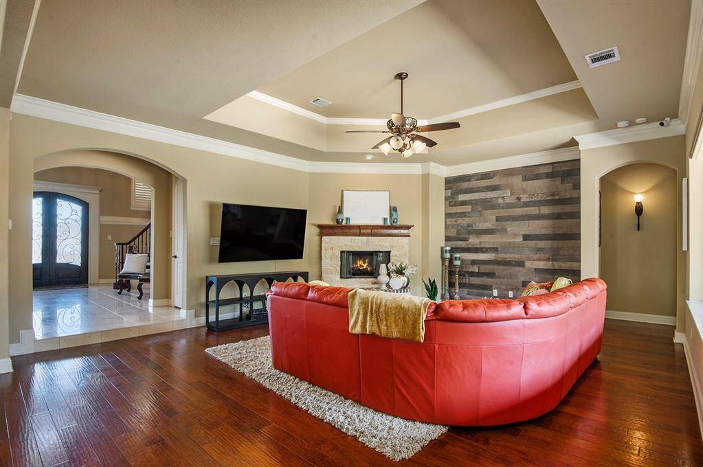 6909 Heritage Oaks Drive, Mansfield, TX 76063