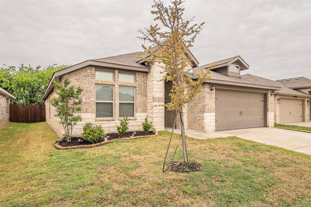 9916 Mescalbean Boulevard, Fort Worth, TX 76036