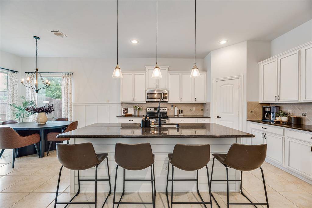 1305 Cheyenne Drive, Aubrey, TX 76227