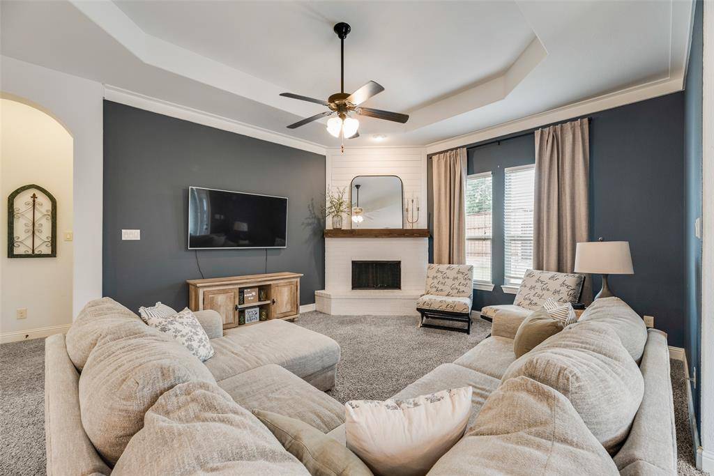 1305 Cheyenne Drive, Aubrey, TX 76227