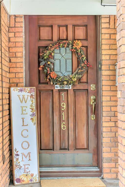 1916 Valley Lane, Arlington, TX 76013