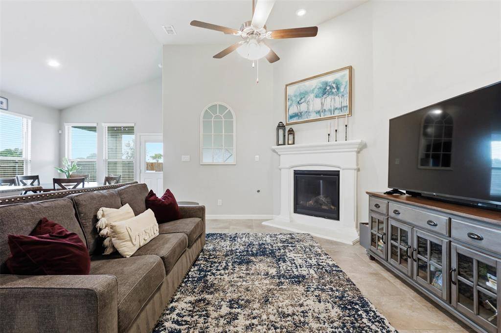 512 Dunster Lane, Saginaw, TX 76131