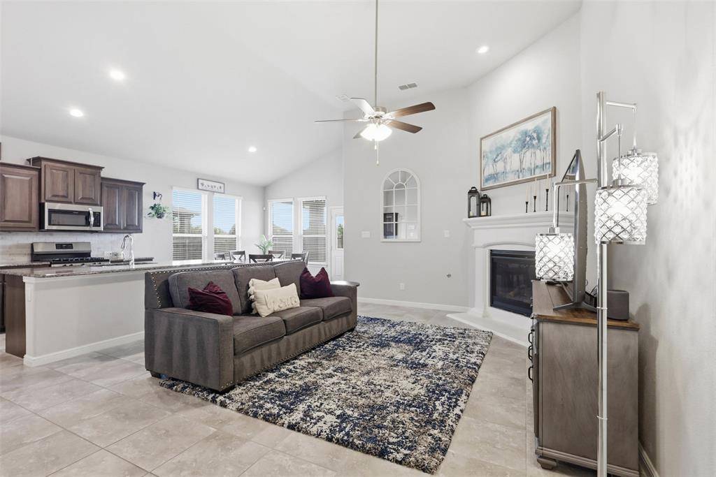 512 Dunster Lane, Saginaw, TX 76131