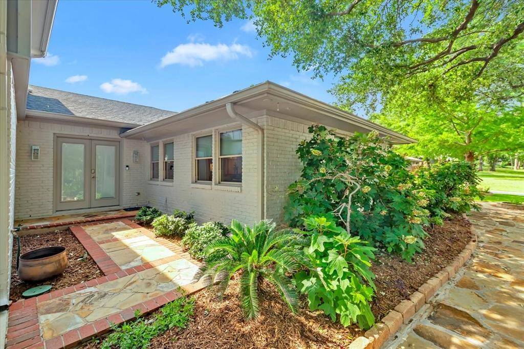 1943 Camelot Drive, Grapevine, TX 76051