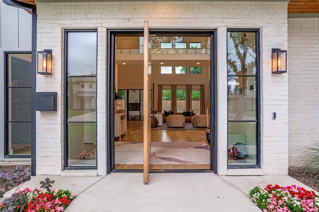 9885 Mixon Drive, Dallas, TX 75220
