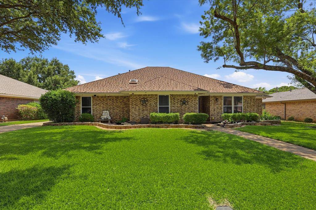 2008 Iron Horse Court, Arlington, TX 76017