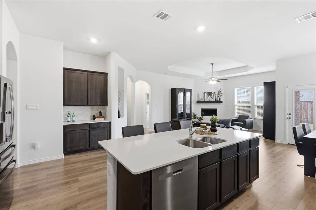 10605 Breezeway Drive, Aubrey, TX 76227