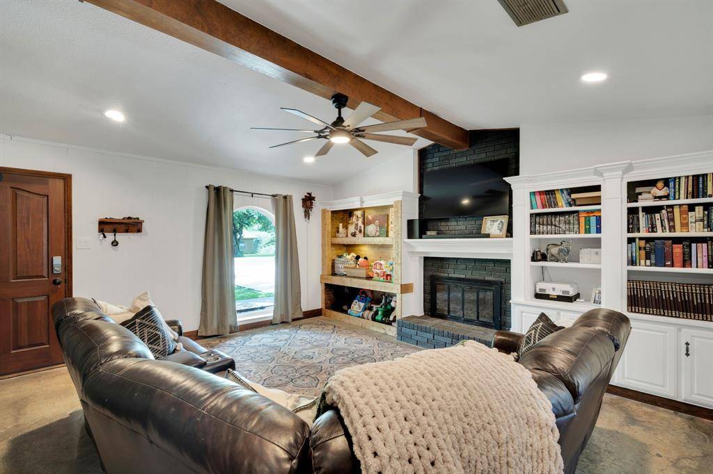 605 W 3rd Street, Maypearl, TX 76064