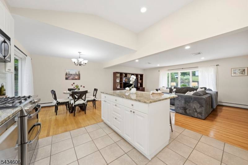 7 Kossuth Pl, Wayne Twp., NJ 07470