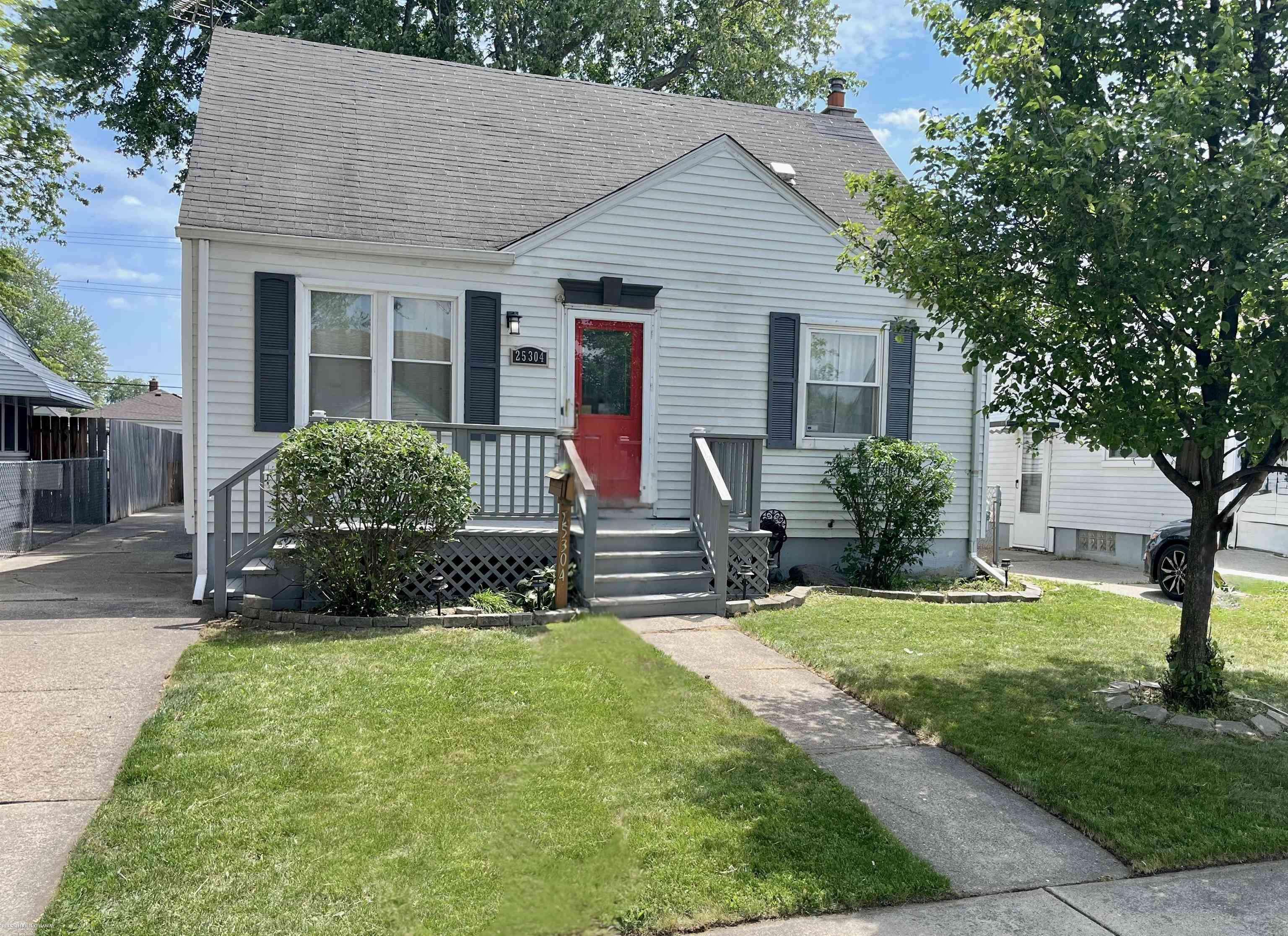 25304 Culver ST, St Clair Shores, MI 48081