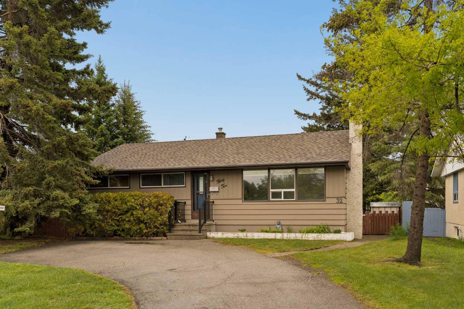 32 Gladeview CRES SW, Calgary, AB T3E4X8