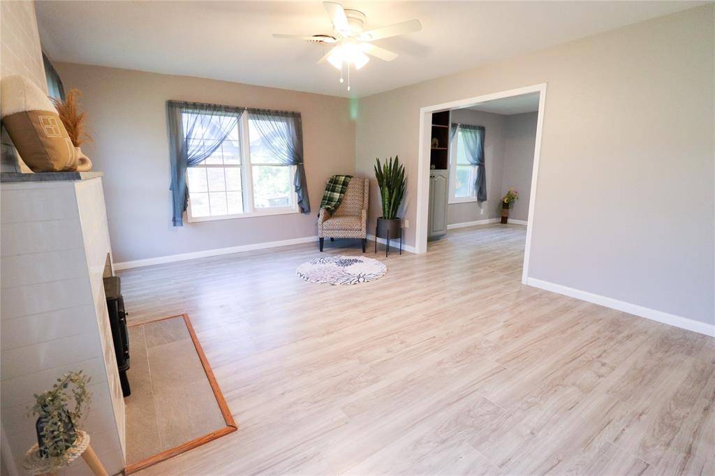 2208 N Sylvania Avenue, Fort Worth, TX 76111