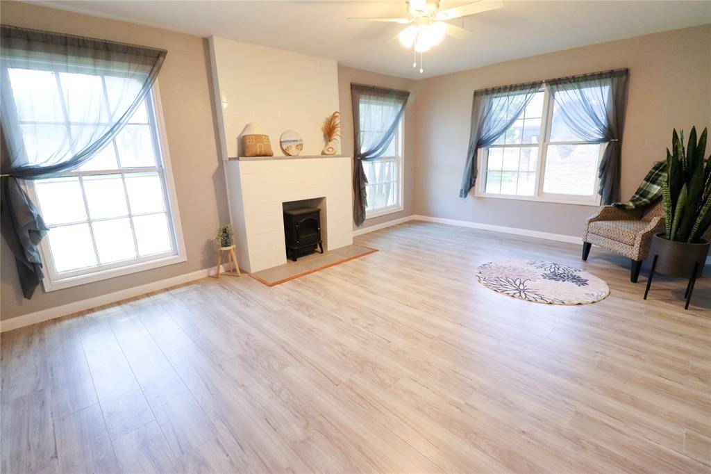 2208 N Sylvania Avenue, Fort Worth, TX 76111