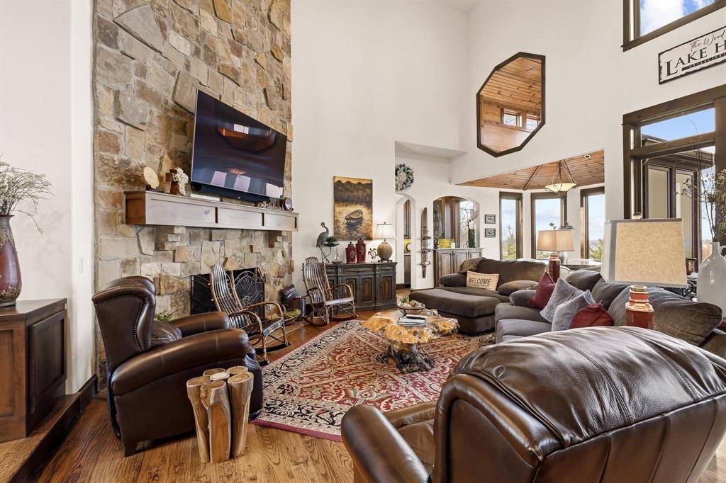 220 Oak Hills Drive, Pottsboro, TX 75076
