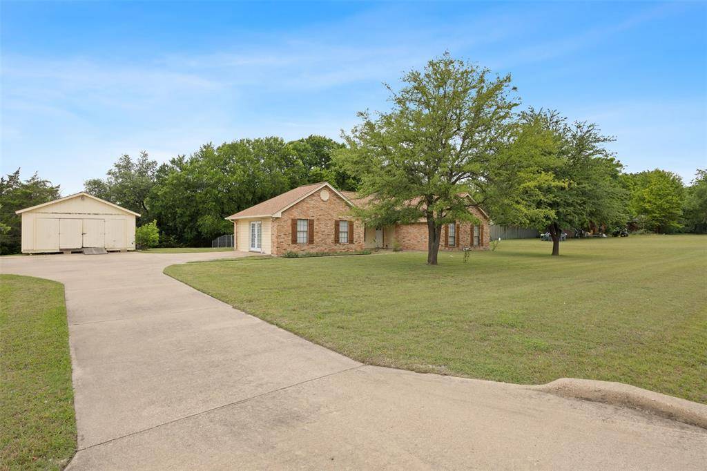 607 Lark Lane, Oak Leaf, TX 75154