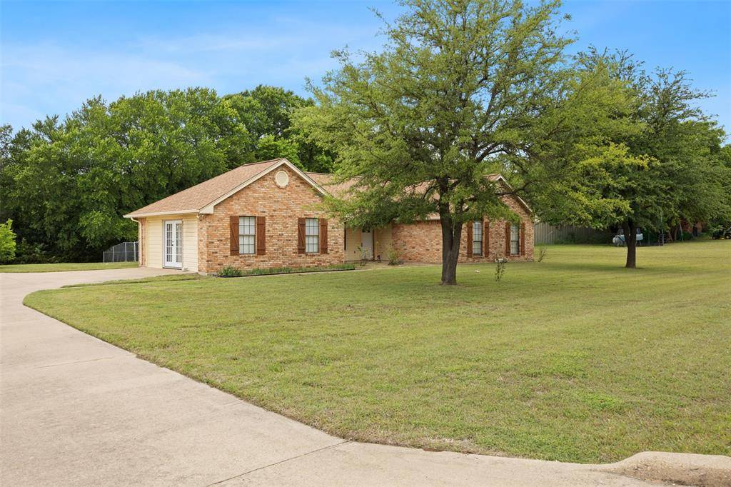 607 Lark Lane, Oak Leaf, TX 75154