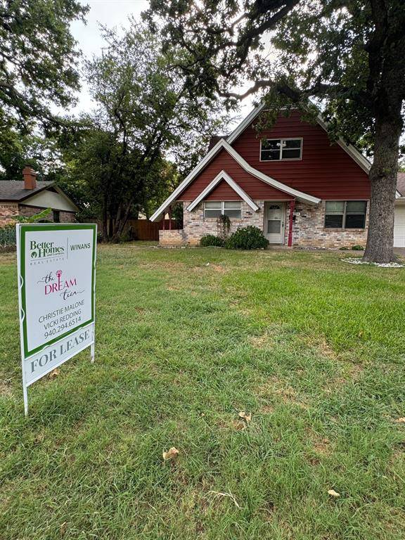 1004 Oakwood Drive, Euless, TX 76040