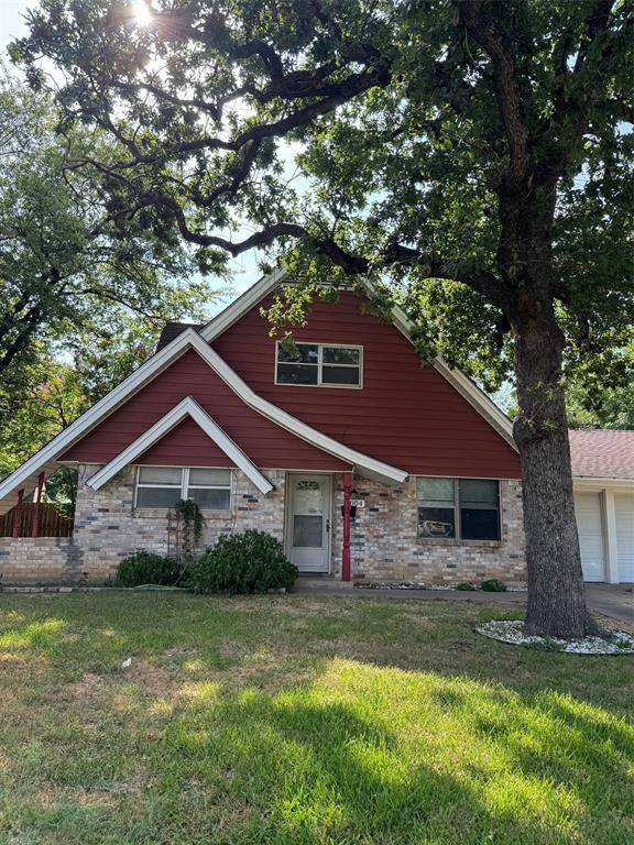 1004 Oakwood Drive, Euless, TX 76040