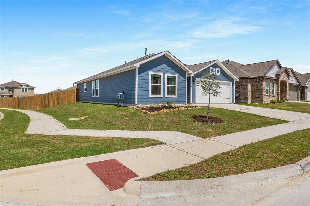 932 American Flyer Boulevard, Fort Worth, TX 76108