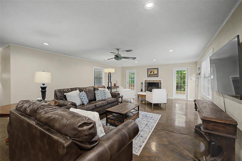 3644 W Seminary Drive, Fort Worth, TX 76109