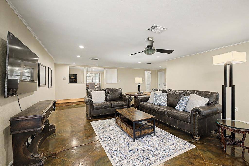 3644 W Seminary Drive, Fort Worth, TX 76109