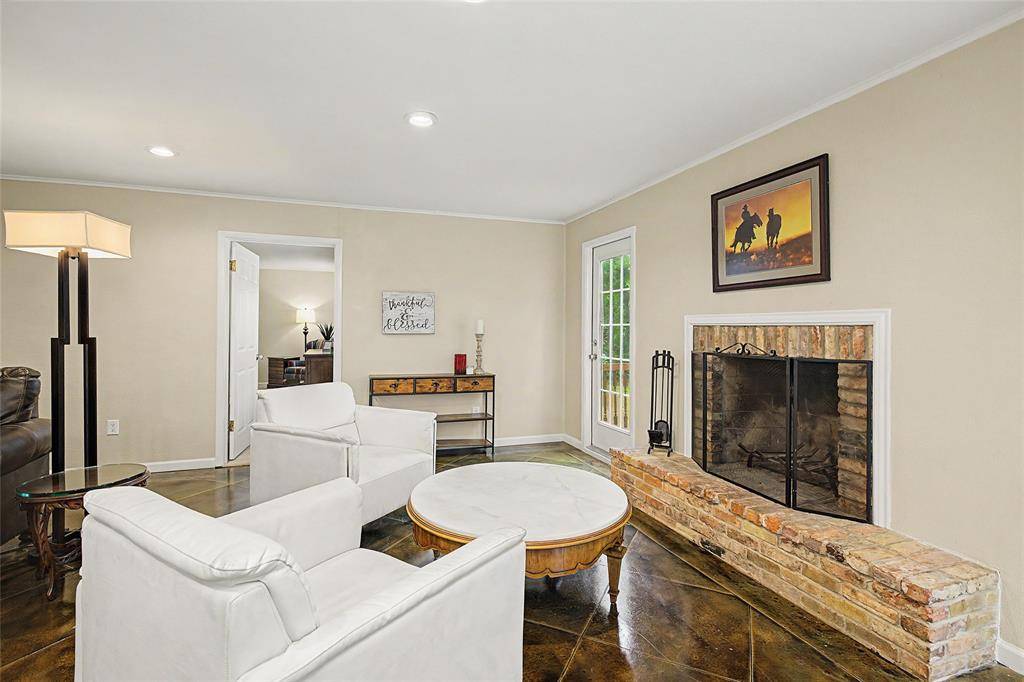 3644 W Seminary Drive, Fort Worth, TX 76109