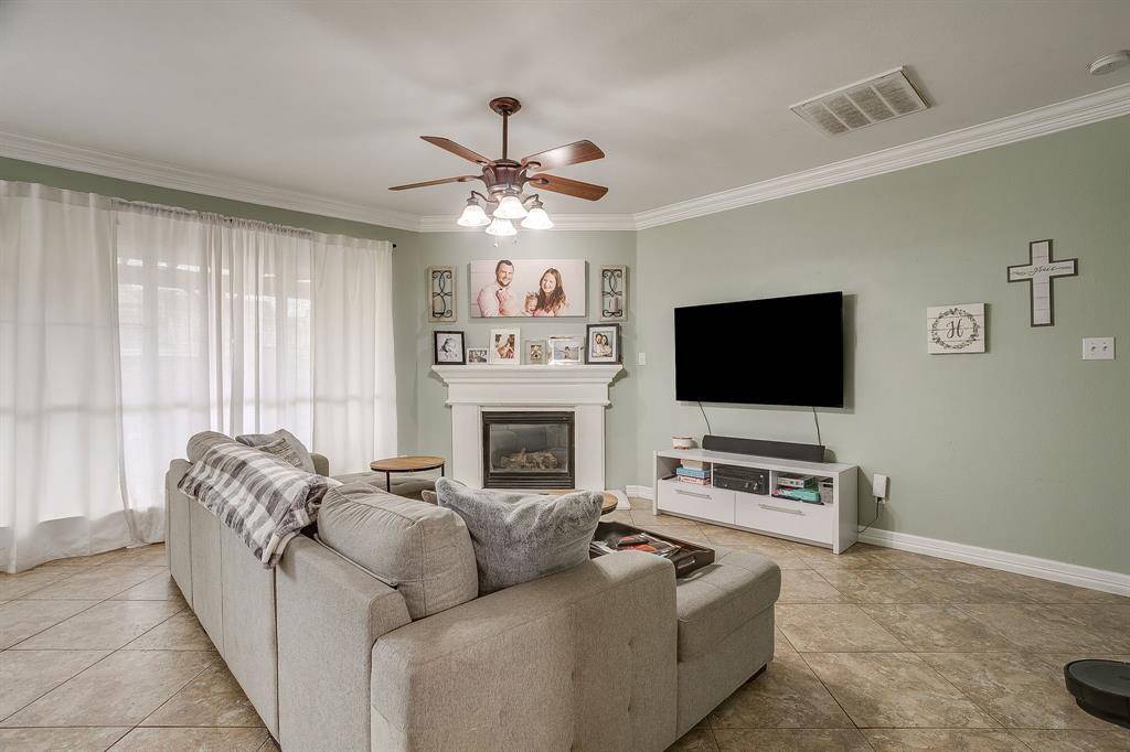 8737 Sunset Trace Drive, Fort Worth, TX 76244