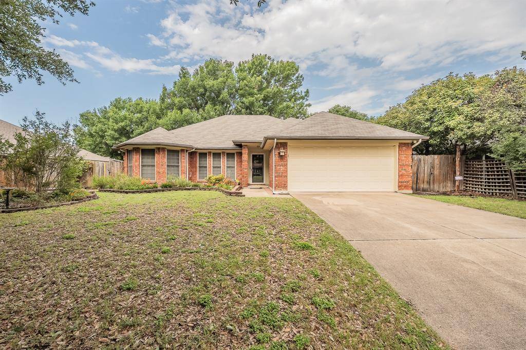 1228 Cozby Street W, Benbrook, TX 76126