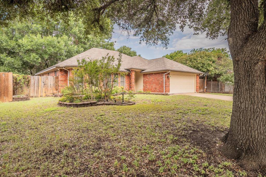 1228 Cozby Street W, Benbrook, TX 76126